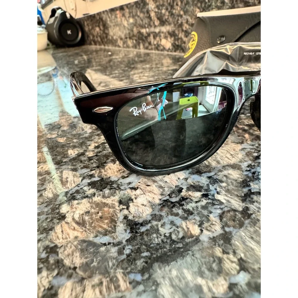 Ray-Ban‎ Original Wayfarer Classic Black G-15 Lens Sunglasses RB2140-F 52mm